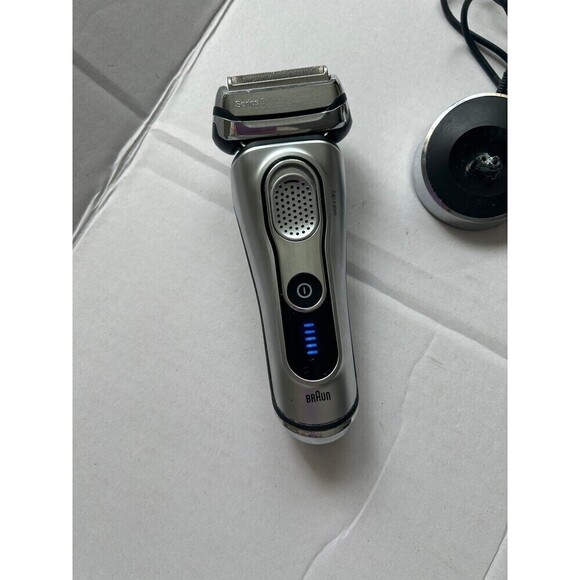 Braun Series 9 9260s Wet+Dry Electric Shaver - Picture 3 of 12
